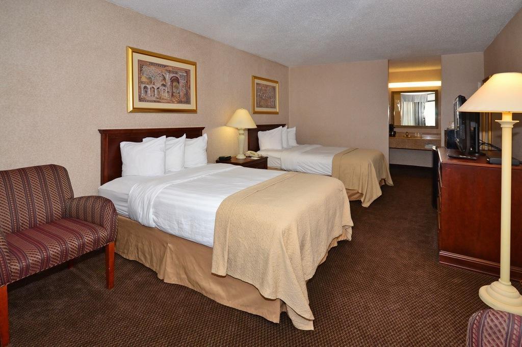 Quality Inn Exit 4 Кларксвилл Экстерьер фото