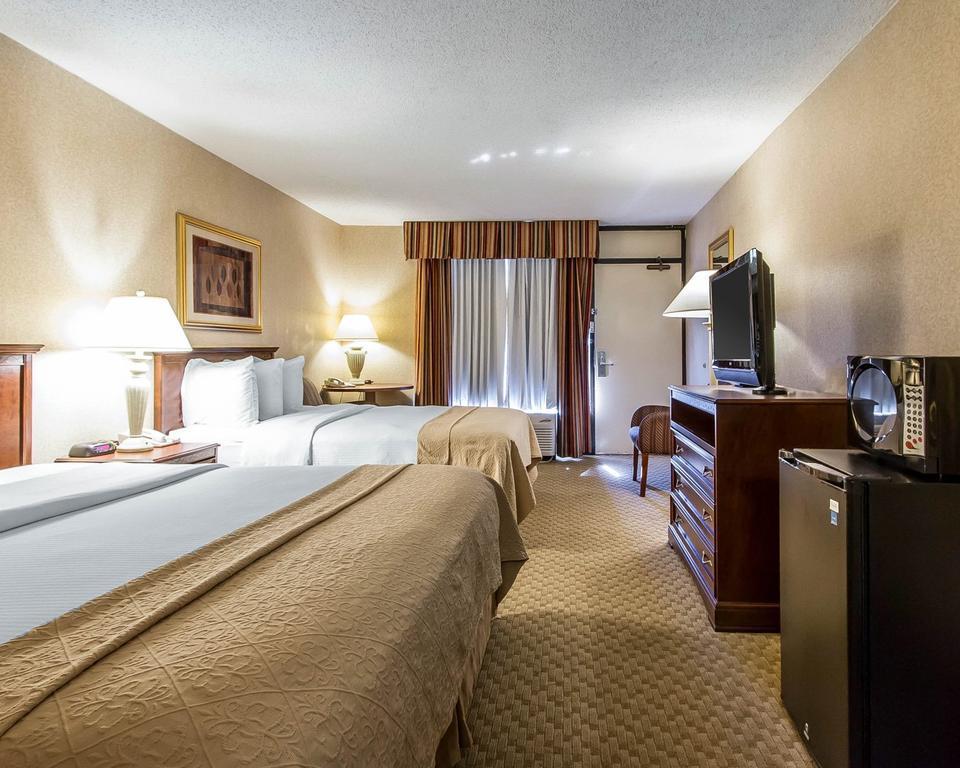 Quality Inn Exit 4 Кларксвилл Экстерьер фото